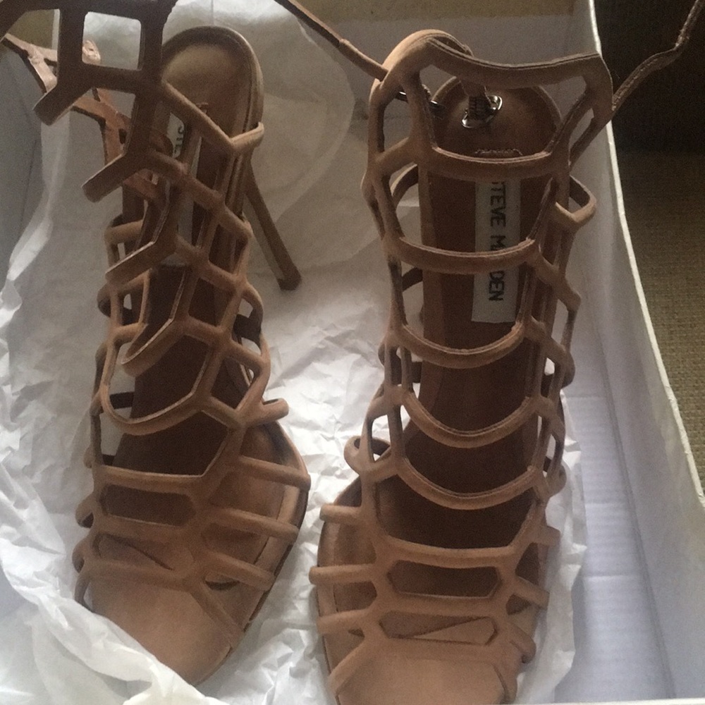 Steve Madden Slithur Tan Nubuck Sandals